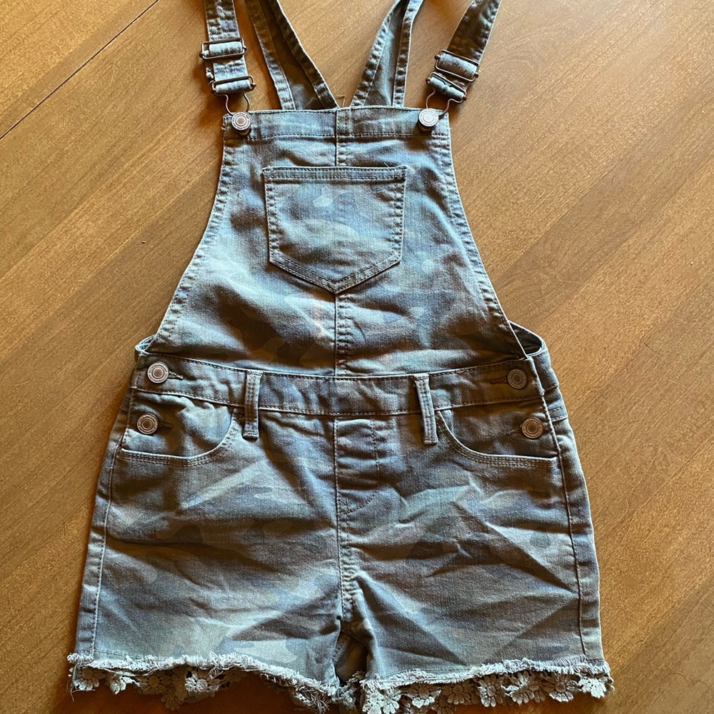Girls camo overall shorts